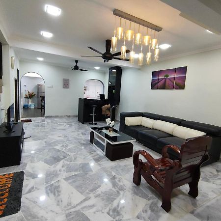Three-Bedroom House At Tyara Homestay Sunway Petaling Jaya Esterno foto