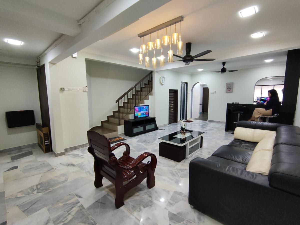 Three-Bedroom House At Tyara Homestay Sunway Petaling Jaya Esterno foto