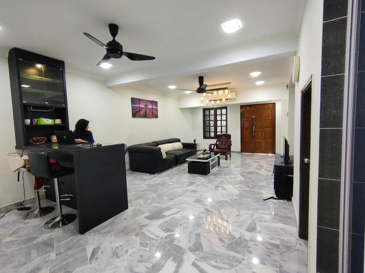 Three-Bedroom House At Tyara Homestay Sunway Petaling Jaya Esterno foto