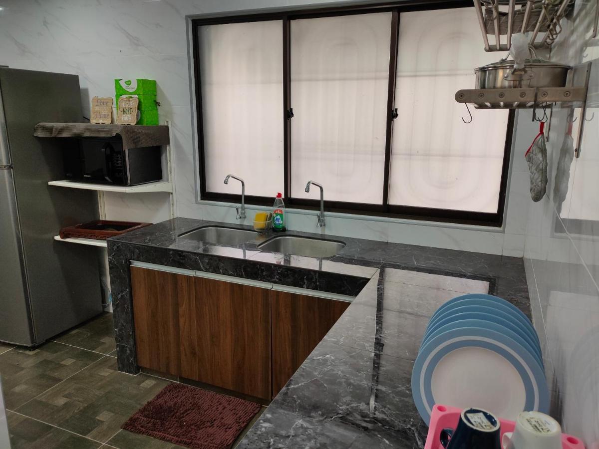 Three-Bedroom House At Tyara Homestay Sunway Petaling Jaya Esterno foto