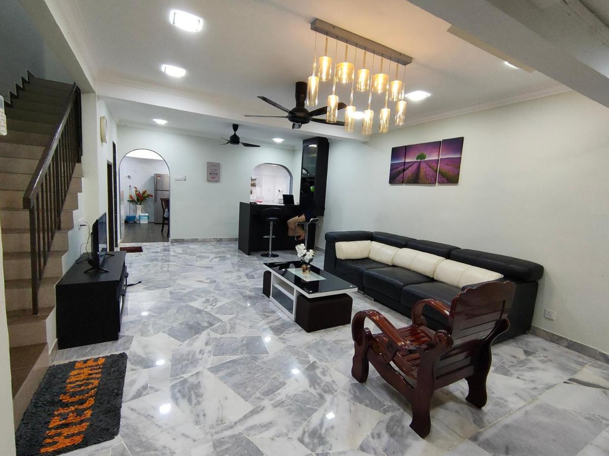 Three-Bedroom House At Tyara Homestay Sunway Petaling Jaya Esterno foto